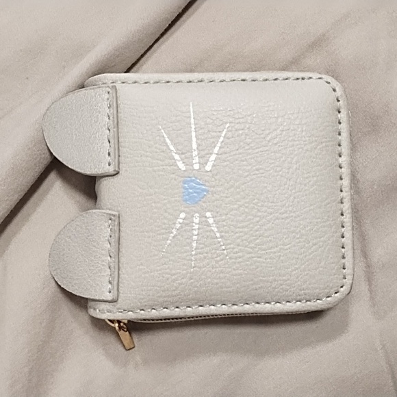 Kitty contact lens/solution travel case - Picture 1 of 4